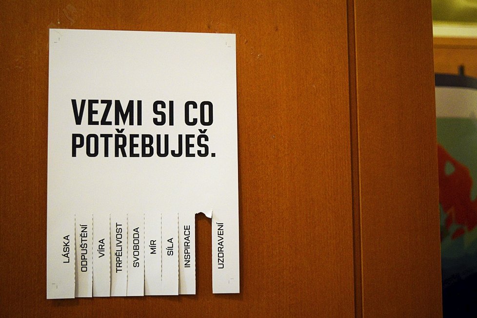 Iniciativa NA ROVINU usiluje o snížení stigmatizace a diskriminace lidí s duševním onemocněním a zlepšení přístupu lidí k duševnímu zdraví.