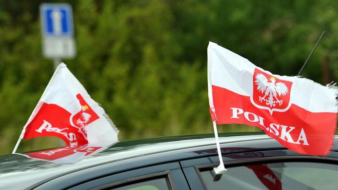 Na hraničním přechodu v Náchodě-Bělovsi začali od 4. června polští celníci v souvislosti s nadcházejícím mistrovstvím Evropy ve fotbale provádět namátkové kontroly řidičů.