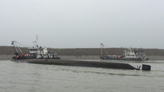 Na jihočínské řece Jang-c-ťiang se potopila osobní loď