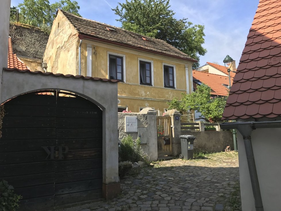 Ulička Na Kocourkách ve Střešovicích je oázou klidu. Malebností připomíná Zlatou uličku na Pražském hradě.