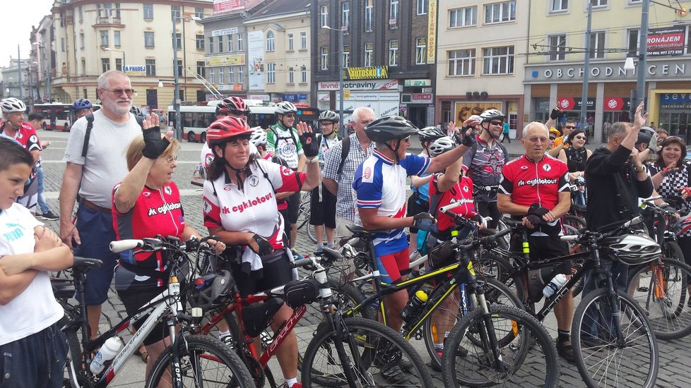 Akce Na kole dětem, která pomáhá malým pacientům s rakovinou, odstartovala ve středu v poledne z Ústí nad Labem.