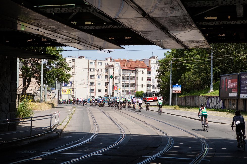 První etapa Tour na kole dětem vedla cyklisty ze Zichovce na Lounsku přes Prahu, Starou Boleslav a Benátky nad Jizerou do Mladé Boleslavi. Měřila 125 kilometrů.