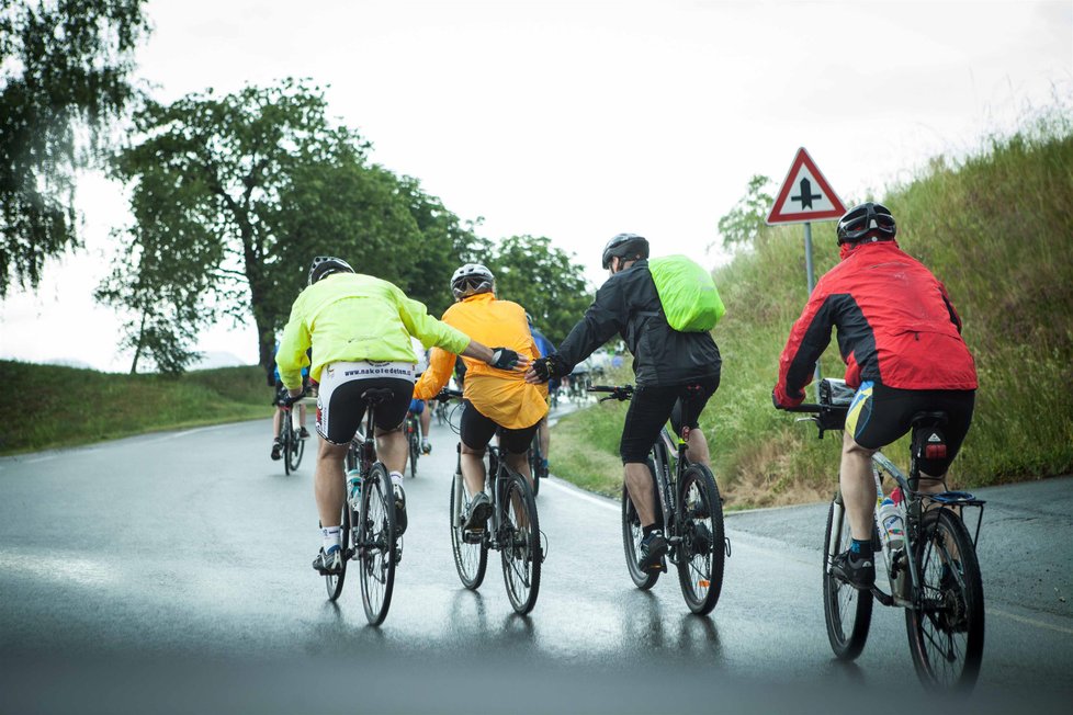 Cyklisté urazili během šesti dní 608 kilometrů, vesměs v kopcích a vedrech. Únava se začíná hlásit.