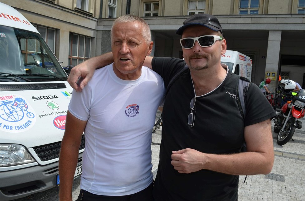 Josef zimovčák s redaktorem blesku, který charitativní tour také pojede.