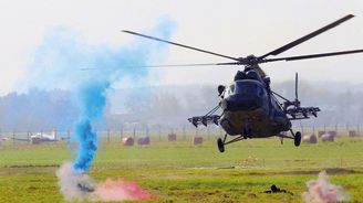 Slovenští agenti v Praze a padající vrtulníky. Takhle jsme před 25 lety vstupovali do NATO očima Reflexu