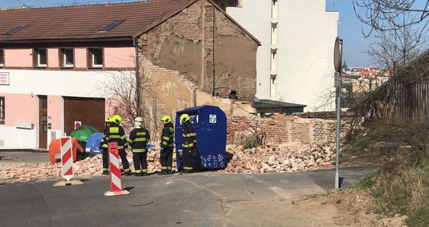 Zeď Na Neklance v Praze spadla na muže a zabila ho: Soud zastavil stíhání obžalovaných 