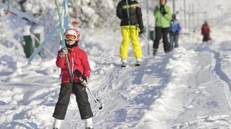 Zahájení sezony si nenechaly ujít tisíce lyžařů, čekaly je vyšší ceny