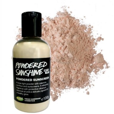 LUSH Powdered Sunshine pudr na opalování SPF 15, 225 Kč (70g), koupíte na www.lush.cz