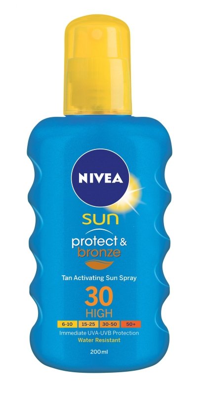 Nivea Sprej na opalování podporující zhnědnutí OF 30, 330 Kč (200 ml), koupíte v síti drogerií