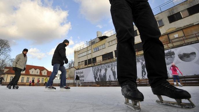 Na pražské Štvanici bylo 15. ledna otevřeno venkovní kluziště pro veřejné bruslení.