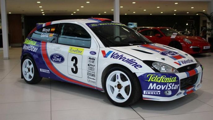 Na prodej je Ford Focus WRC z roku 2001, se kterým jezdil Carlos Sainz