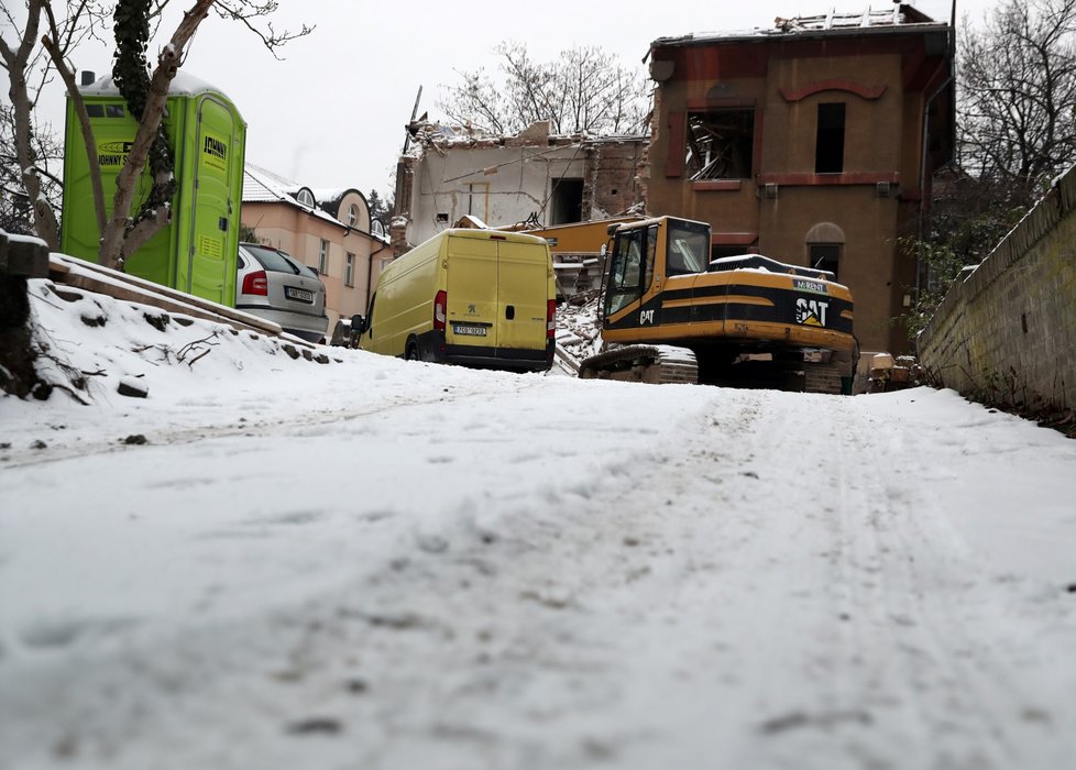 Majitel začal vilu demolovat bez povolení úřadů.