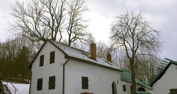 Film Jiřího Menzela Na samotě u lesa si oblíbilo několik generací.