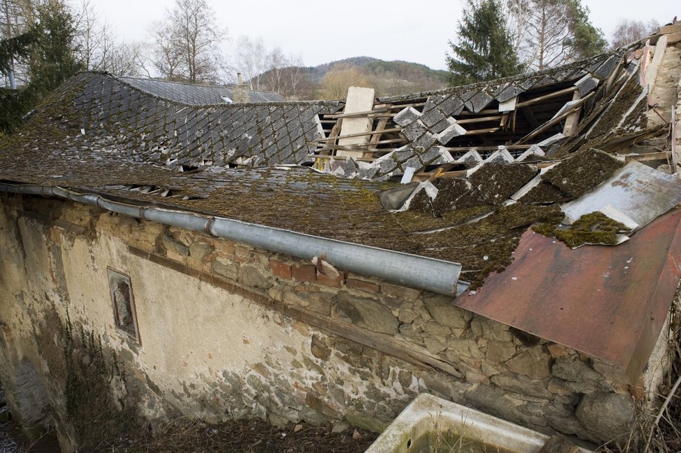 2010 - slavná budova se už rozpadala