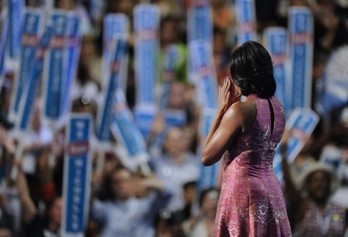 Na sjedzu demokratů vstoupila Michelle Obamová do předvolebního boje