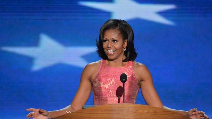 Na sjedzu demokratů vstoupila Michelle Obamová do předvolebního boje