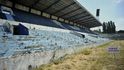 Na Slovensku začali bourat slavný fotbalový stadion Tehelné pole, který v minulosti hostil zápasy československé reprezentace i federální derby a byl svědkem úspěchů Slovanu Bratislava. V posledních letech ovšem stavba chátrala. Na jejím místě má v průběhu dvou let s finanční podporou státu vyrůst nová aréna pro asi 20 000 diváků.