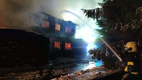 Obrovská vlna solidarity po požáru chaty Na Tesáku: Pomáhají dobrovolníci i města