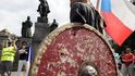 Na Václavském náměstí se sešly tábory odpůrců imigrace i lidí, kteří uprchlíky podporují Na Václavském náměstí se sešly tábory odpůrců imigrace i lidí, kteří uprchlíky podporují