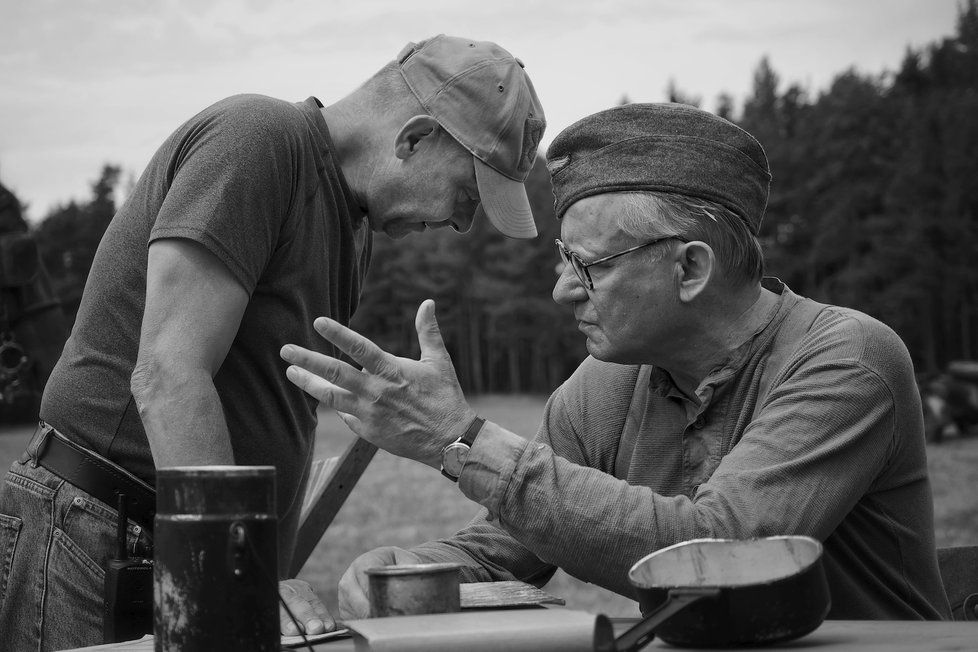 Stellan Skarsgard na natáčení filmu Nabarvené ptáče