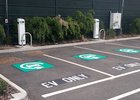 Vláda vede Británii do elektromobilní krize, hřímají automobilky