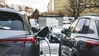 Rozvoj elektromobility se bez pomoci státu neobejde. Některé země už ale s podporou brzdí