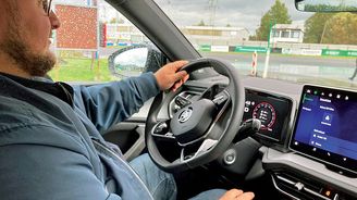 Auta se upravují na ruční ovládání na míru konkrétnímu řidiči. Ovládání může být pákou, která slouží jako plyn i brzda, nebo na volantu. Auta se upravují na ruční ovládání na míru konkrétnímu řidiči. Ovládání může být pákou, která slouží jako plyn i brzda, nebo na volantu.