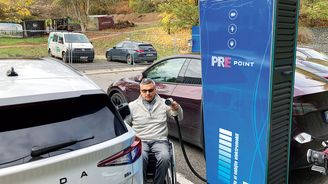 Nabíjení elektromobilů může být pro hendikepované peklo. Co všechno musejí překonávat? Nabíjení elektromobilů může být pro hendikepované peklo. Co všechno musejí překonávat?