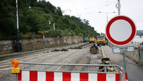 Rekonstrukce tramvajové trati na Nábřeží Edvarda Beneše (31. srpna 2021)