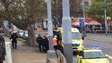 Muž na útěku před policií skočil v Plzni z nábřeží: Spadl na náplavku, těžce se zranil