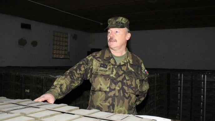Náčelník Centra zabezpečení munice Bohuslav Jabůrek Náčelník Centra zabezpečení munice Bohuslav Jabůrek
