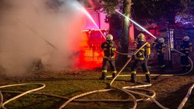 Požár domu na Náchodsku: Hasiči zachraňovali dobytek!