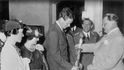 Hermann Göring předává vyznamenání od Hitlera Charlesovi Lindberghovi