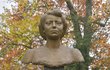 V Krupce na Teplicku byl postaven pomník s bustou Herty Lindnerové.