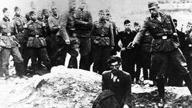 Nacisté popravovali Židy ranou do týla.