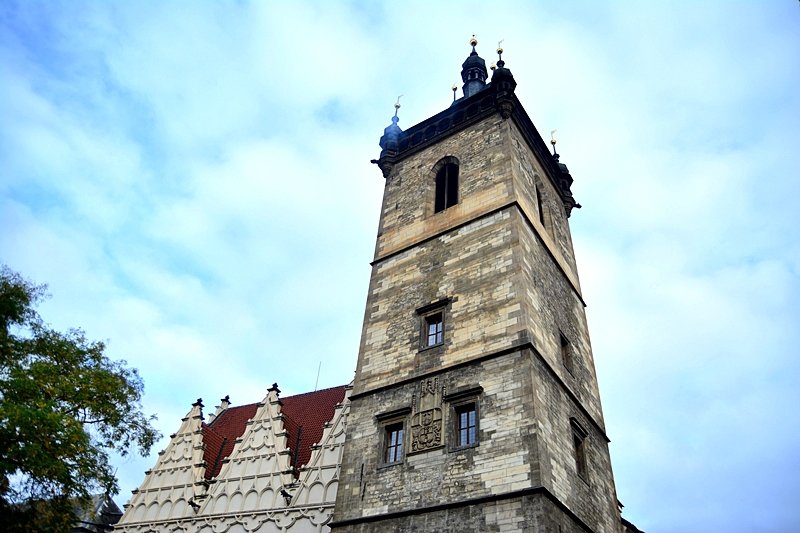 Z Novoměstské radnice se linul dým. Důvodem byl nácvik hasičů hlavního města Prahy.