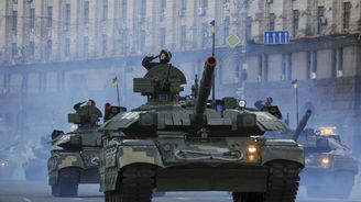 Ukrajina míří na Západ, zdůraznil Porošenko na vojenské přehlídce 
