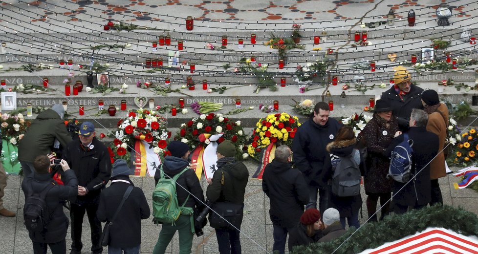 Fotografie z Berlína z piety za oběti masakru na vánočních trzích, kde zemřela i Češka Naďa Čižmárová (19.12.2018)