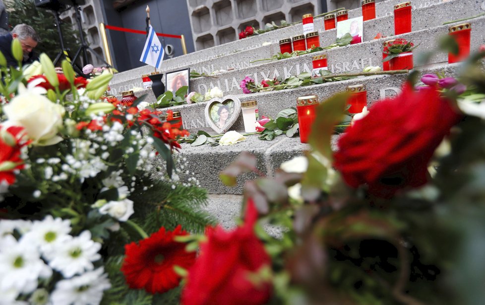 V Berlíně proběhla pieta za oběti masakru na vánočních trzích, kde zemřela i Češka Naďa Čižmárová (19.12.2018)