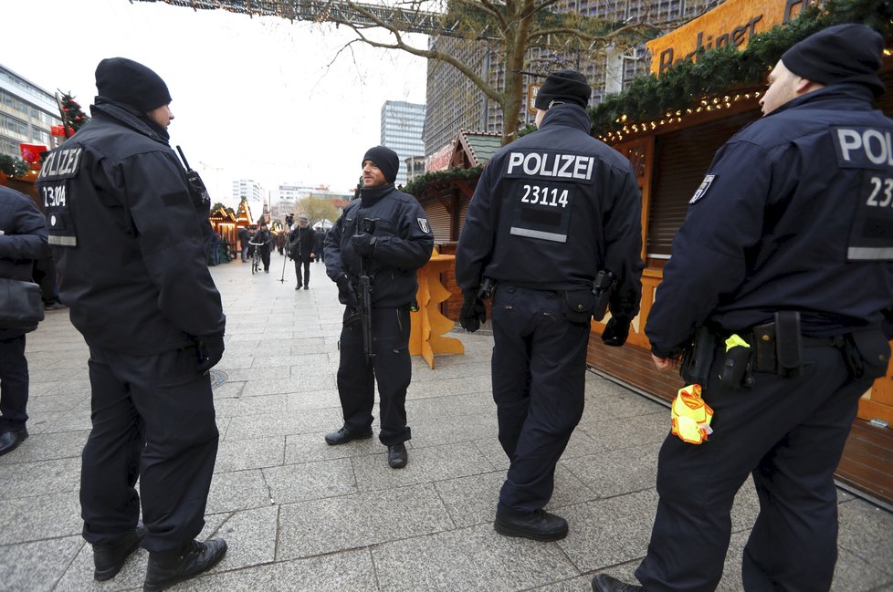 V Berlíně proběhla pieta za oběti masakru na vánočních trzích, kde zemřela i Češka Naďa Čižmárová (19.12.2018)