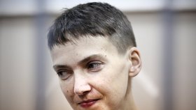 Ukrajinská pilotka Savčenková za ruskými mřížemi