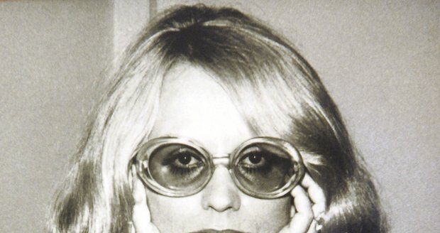 V sedmdesátých letech měla největší brýle v Praze