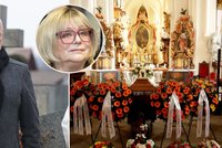 Pohřeb Nadi Urbánkové (†83): Voříšek štěkal nad rakví!