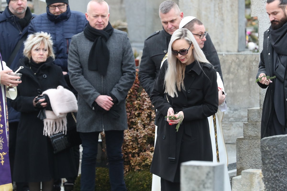 Pohřeb Nadi Urbánkové - Eva Hrušková, Karel Voříšek a Jana Fabiánová