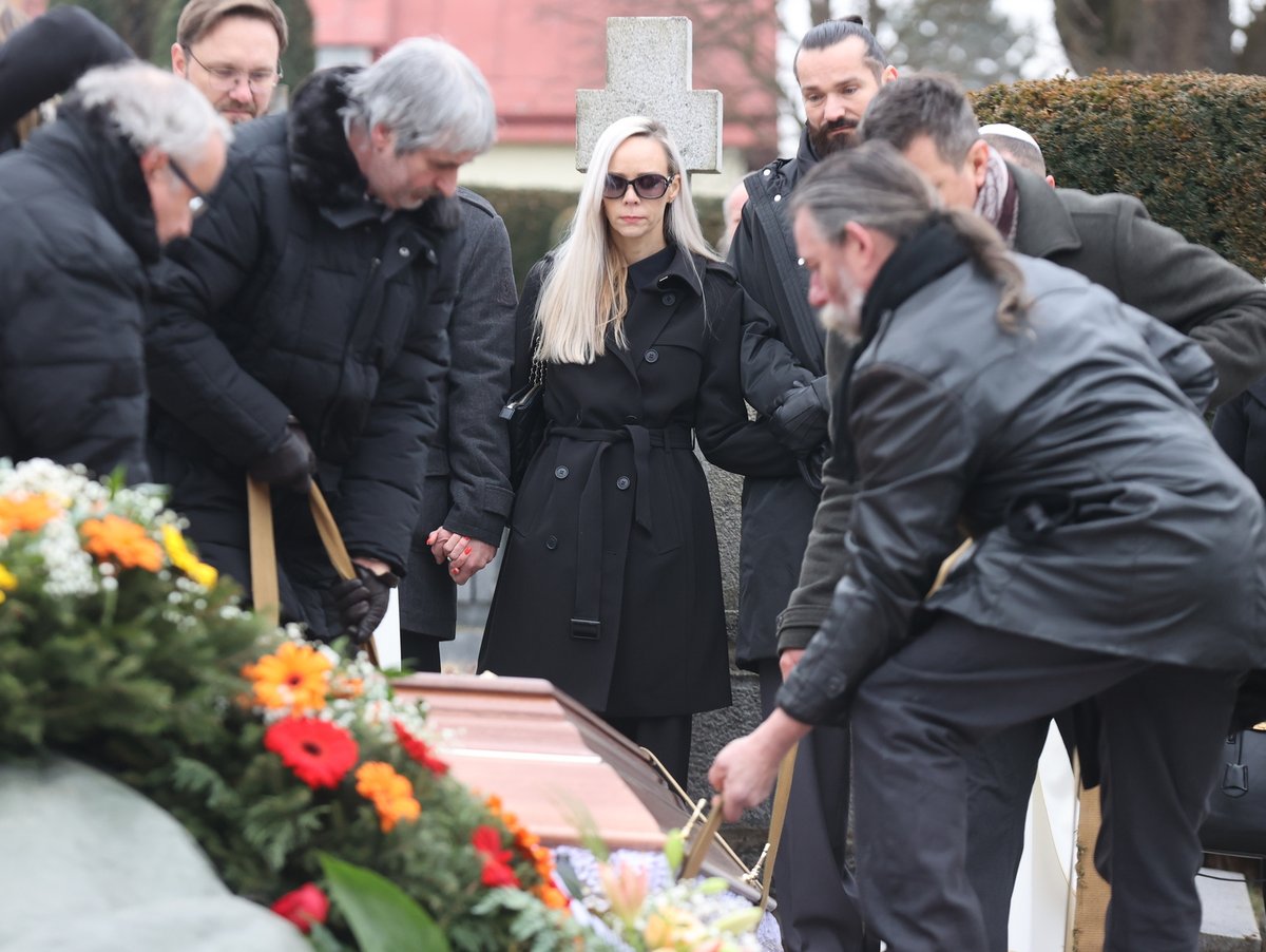 Pohřeb Nadi Urbánkové - dcera Jana Fabiánová