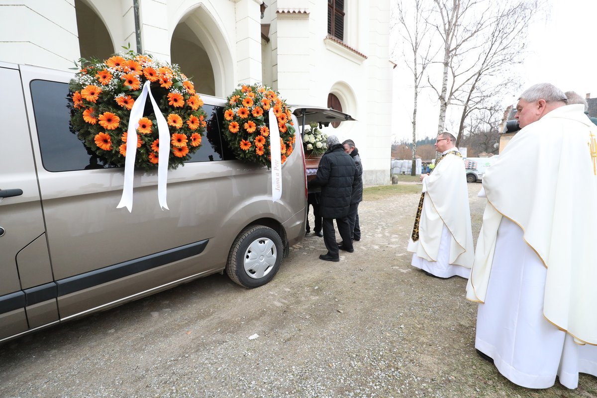 Pohřeb Nadi Urbánkové