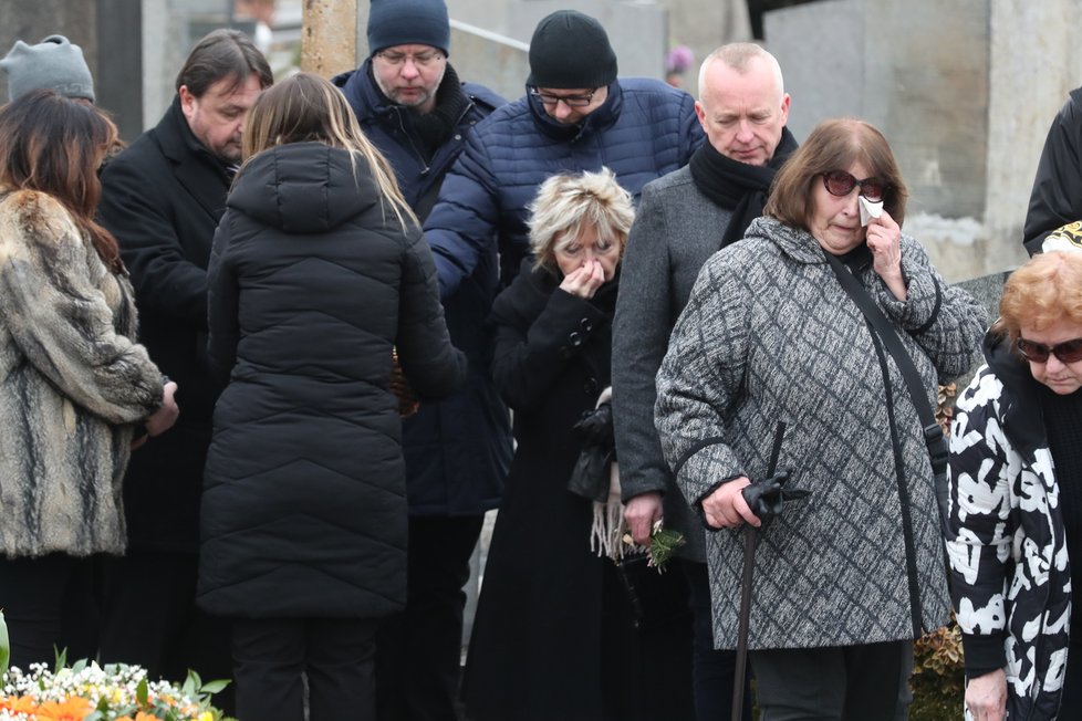 Pohřeb Nadi Urbánkové - Eva Hrušková a Karel Voříšek