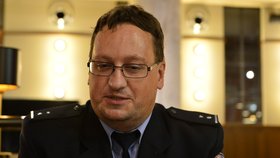 Policista Marek Dvořáček zůstal sám s pěti dětmi