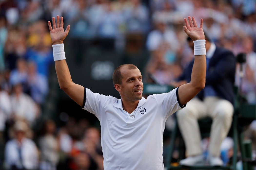 Gilles Müller slaví postup do čtvrtfinále Wimbledonu