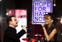 Madonna, Bono, Pitt a spol. pomohli Haiti